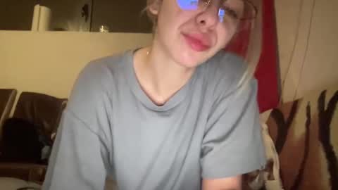 Snapshot of sarrah_rossy chatting on January 9, 12:03 am Sarrah online show from January 9, 12:03 am