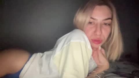 Snapshot of sarrah_rossy chatting on January 11, 4:27 am Sarrah online show from January 11, 4:27 am