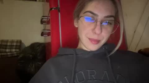 Snapshot of sarrah_rossy chatting on January 15, 12:30 am Sarrah online show from January 15, 12:30 am