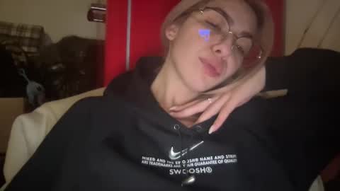 Snapshot of sarrah_rossy chatting on January 17, 2:29 am Sarrah online show from January 17, 2:29 am