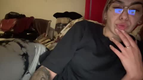 Snapshot of sarrah_rossy chatting on January 23, 11:47 pm Sarrah online show from January 23, 11:47 pm