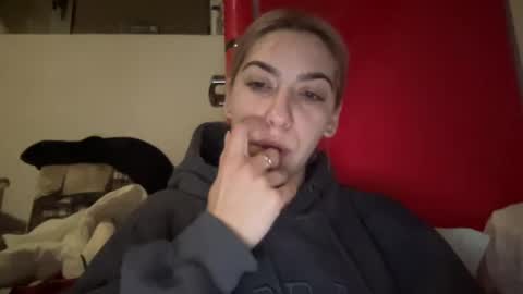 Snapshot of sarrah_rossy chatting on January 27, 3:04 am Sarrah online show from January 27, 3:04 am