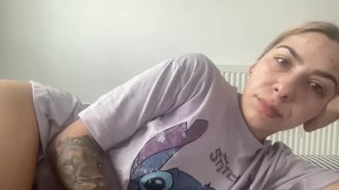 Snapshot of sarrah_rossy chatting on February 2, 12:24 pm Sarrah online show from February 2, 12:24 pm