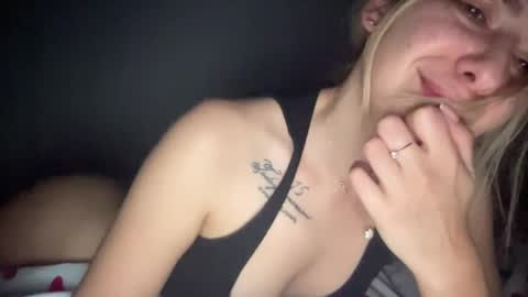 Snapshot of sarrah_rossy chatting on February 5, 11:17 pm Sarrah online show from February 5, 11:17 pm