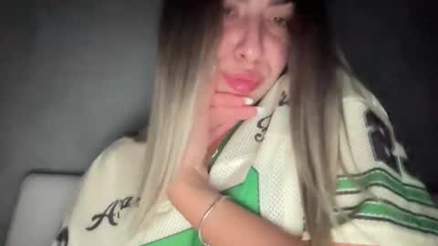 Snapshot of sarrah_rossy chatting on September 13, 9:25 pm Sarrah online show from September 13, 9:25 pm