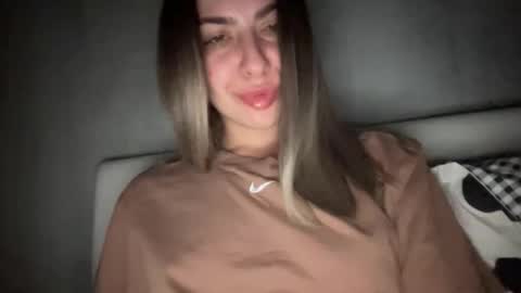 Snapshot of sarrah_rossy chatting on September 14, 9:36 pm Sarrah online show from September 14, 9:36 pm