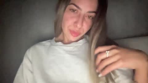 Snapshot of sarrah_rossy chatting on September 16, 8:32 pm Sarrah online show from September 16, 8:32 pm