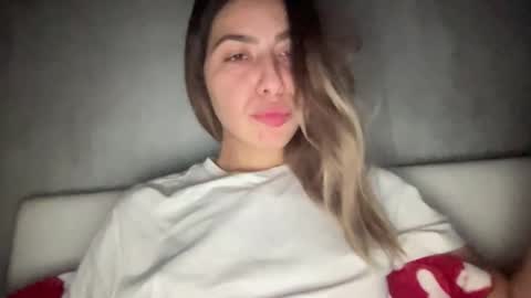 Snapshot of sarrah_rossy chatting on November 8, 10:30 pm Sarrah online show from November 8, 10:30 pm