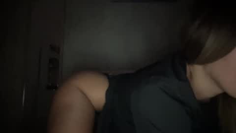 Snapshot of sarrah_rossy chatting on November 12, 11:25 pm Sarrah online show from November 12, 11:25 pm