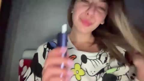 Snapshot of sarrah_rossy chatting on November 17, 10:26 pm Sarrah online show from November 17, 10:26 pm