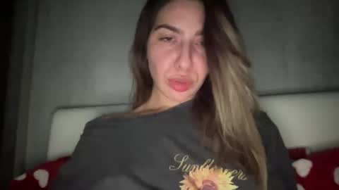 Snapshot of sarrah_rossy chatting on November 24, 10:53 pm Sarrah online show from November 24, 10:53 pm