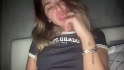 Snapshot of sarrah_rossy chatting on December 3, 9:57 pm Sarrah online show from December 3, 9:57 pm