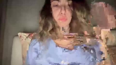 Snapshot of sarrah_rossy chatting on December 17, 9:32 pm Sarrah online show from December 17, 9:32 pm