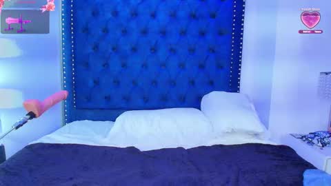 Snapshot of sasha_blazer chatting on February 23, 6:39 am Sasha online show from February 23, 6:39 am