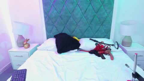 Snapshot of sasha_blazer chatting on November 6, 3:18 am Sasha online show from November 6, 3:18 am