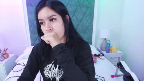 Snapshot of sasha_blazer chatting on November 25, 3:06 am Sasha online show from November 25, 3:06 am