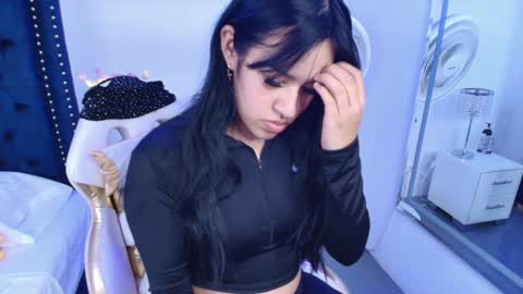 Snapshot of sasha_blazer chatting on November 27, 3:19 am Sasha online show from November 27, 3:19 am