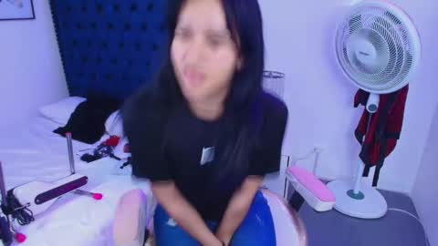 Snapshot of sasha_blazer chatting on December 3, 3:14 am Sasha online show from December 3, 3:14 am