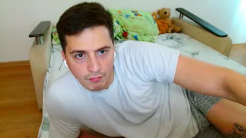 Snapshot of sasha_calvin chatting on July 14, 3:29 pm sasha_calvin online show from July 14, 3:29 pm