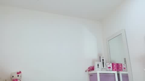 Snapshot of sasha_creamy chatting on May 14, 1:01 am Sasha Creamy online show from May 14, 1:01 am