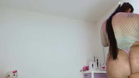 Snapshot of sasha_creamy chatting on May 16, 4:42 am Sasha Creamy online show from May 16, 4:42 am
