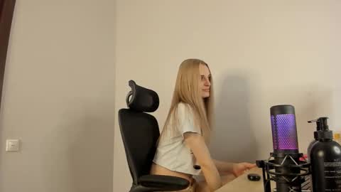 Snapshot of sasha_vesmus chatting on November 14, 8:51 pm Sasha Vesmus online show from November 14, 8:51 pm