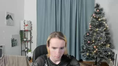 Snapshot of sasha_vesmus chatting on December 16, 9:20 pm Sasha Vesmus online show from December 16, 9:20 pm