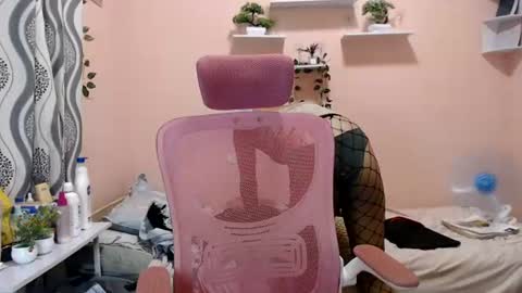 Snapshot of sashafuckss chatting on July 19, 1:37 pm Call Me Sasha online show from July 19, 1:37 pm