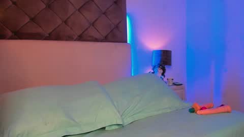 selene  online show from January 7, 8:10 pm