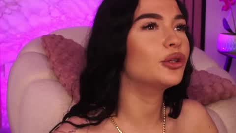 Snapshot of sashalorrenz chatting on June 3, 2:44 pm Sasha online show from June 3, 2:44 pm
