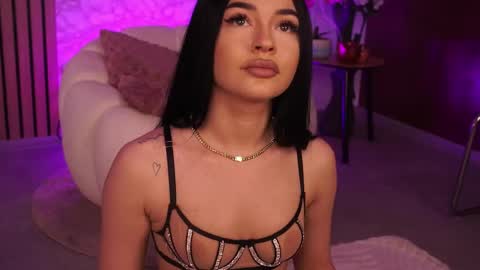 Snapshot of sashalorrenz chatting on June 4, 2:45 pm Sasha online show from June 4, 2:45 pm