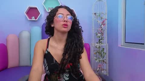 Snapshot of sashamonroee_ chatting on November 22, 3:38 am SashaMonroee online show from November 22, 3:38 am