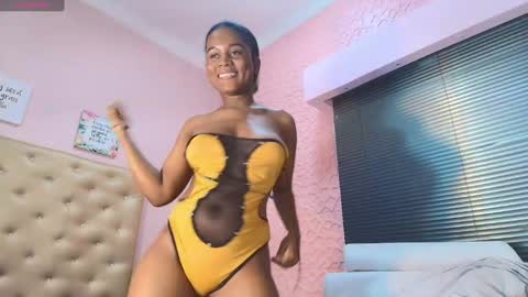 Snapshot of sashhalux22 chatting on February 21, 9:13 am SashhaLux22 online show from February 21, 9:13 am