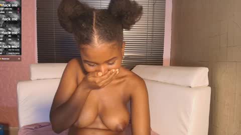 Snapshot of sashhalux22 chatting on February 23, 10:39 am SashhaLux22 online show from February 23, 10:39 am