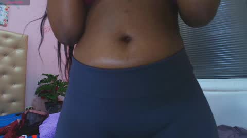 Snapshot of sashhalux22 chatting on March 7, 9:40 am SashhaLux22 online show from March 7, 9:40 am