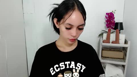 Snapshot of sashifoxdoll_ chatting on November 17, 12:00 pm Sashi online show from November 17, 12:00 pm