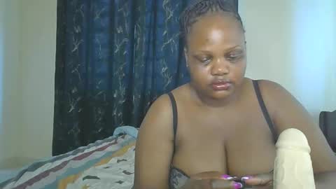 Snapshot of sassie_bee chatting on December 2, 8:41 am sassie_bee online show from December 2, 8:41 am