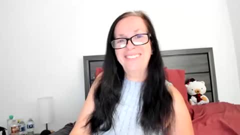 Snapshot of sassiestpeachgoddess chatting on December 15, 1:26 pm Sassiest Peach Goddess online show from December 15, 1:26 pm