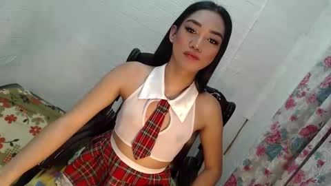 KEYLLA online show from May 3, 9:10 pm