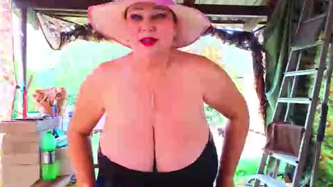 sassy_seasons online show from September 10, 9:09 am