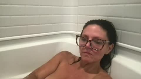 Snapshot of sassynsweetmilf chatting on July 4, 4:46 pm sassynsweetmilf online show from July 4, 4:46 pm