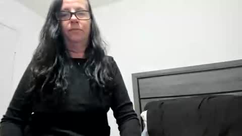 Snapshot of sassypeachgoddess chatting on November 2, 2:47 am sassypeachgoddess online show from November 2, 2:47 am