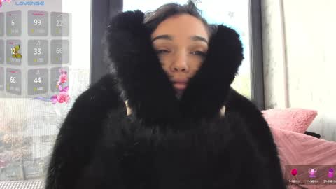 Snapshot of sassyt33n chatting on December 12, 10:45 am sassyt33n online show from December 12, 10:45 am