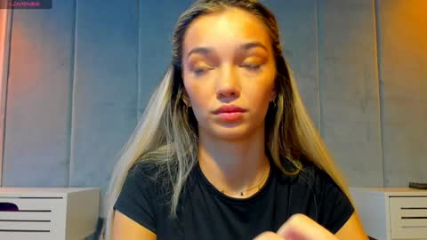 Snapshot of sassyt33n chatting on September 9, 8:25 am sassyt33n online show from September 9, 8:25 am