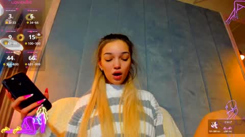 Snapshot of sassyt33n chatting on November 18, 10:09 am sassyt33n online show from November 18, 10:09 am