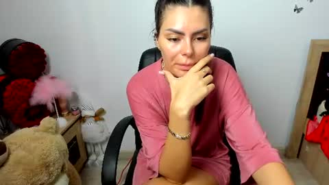 sassytiff online show from July 14, 9:47 am