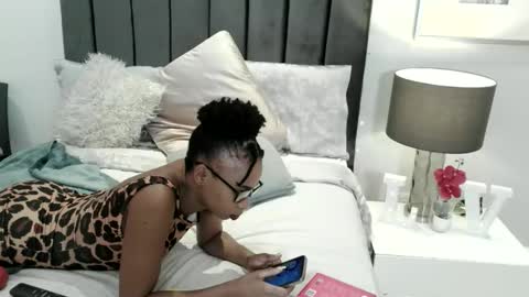 sasyylissaa online show from June 3, 10:51 am