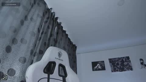    im expecting 300 thumbs up on my altar online show from December 18, 9:43 pm