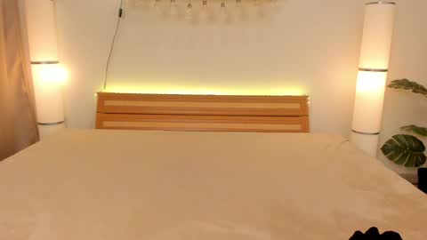 Snapshot of satimilf_ chatting on December 5, 10:45 pm Sati online show from December 5, 10:45 pm