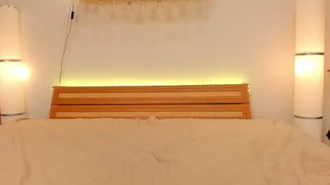 Snapshot of satimilf_ chatting on December 6, 1:51 am Sati online show from December 6, 1:51 am